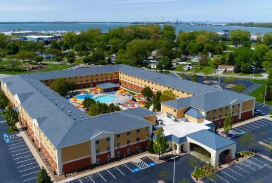 Cedar Point Express Hotel