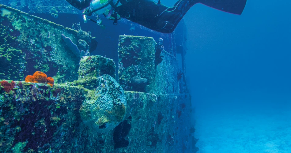 10 Thrilling Underwater Shipwrecks to See Across the USA