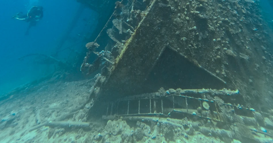 10 Thrilling Underwater Shipwrecks to See Across the USA