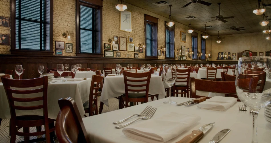 Chicago Travel Guide 2025: Top Attractions, Things to Do, Dining, and More!