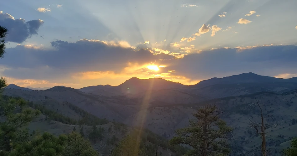 Beach vs. Mountains: Where Should You Go for Your Next American Gateway?