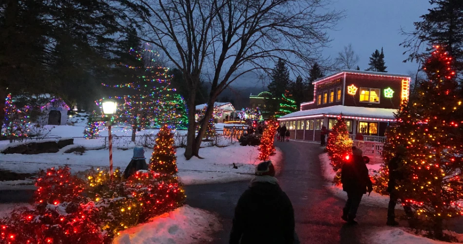 Romantic Christmas Destinations for Couples in the U.S.