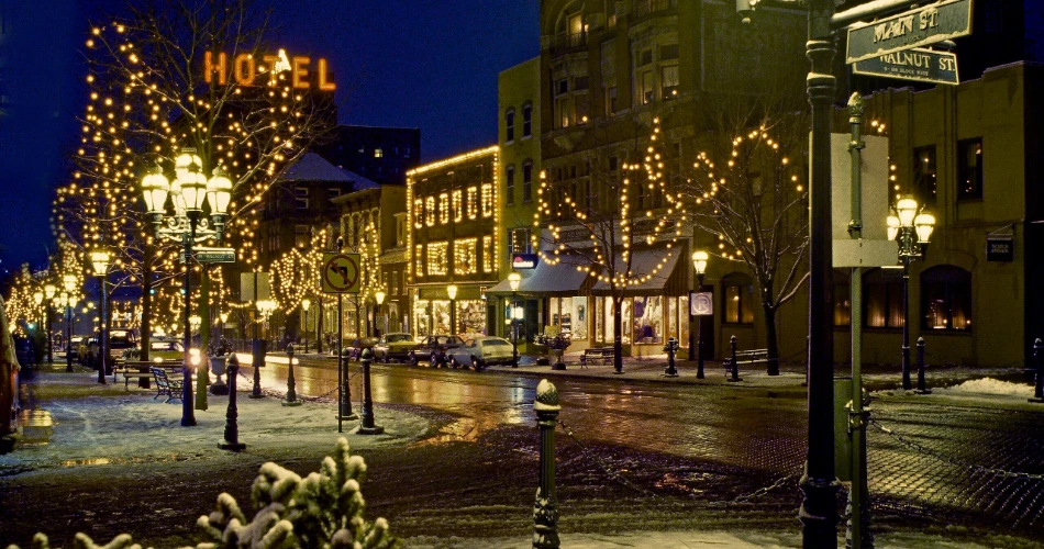 Top 20 Cities in the United States for Christmas Celebrations