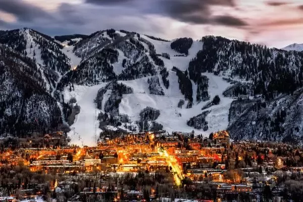 Known for: Luxury skiing, nightlife, scenic beauty