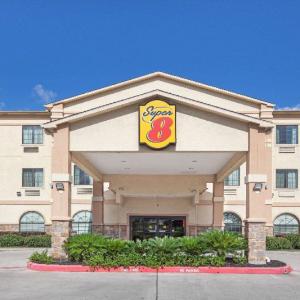 Super 8 by Wyndham IAH WestGreenspoint Houston Texas