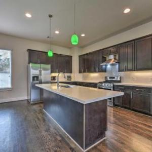 Central Houston townhouse   1 mi to Downtown Texas