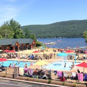 Scottys Lakeside Resort