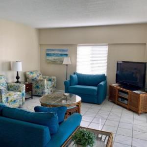 Island House Beach Resort 12N