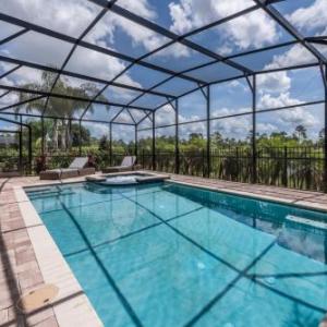 Stylish Home with Water Park Access near Disney   7497m Florida