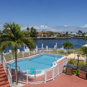 Aloha Condominium   On the Intracoastal   Walk to the Beach