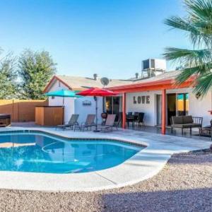 Larkspur Villa   Lovely  Entertaining Hot tub with pool resort living