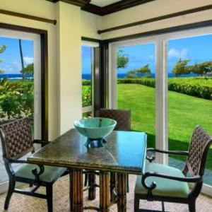 Waipouli Beach Resort Exquisite Ocean Front Condo in Oceanfront H Building Sleeps 8 AC Pool