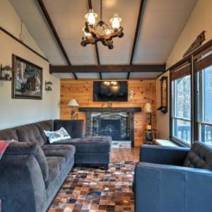 Cozy Beech Mountain Family Retreat with 2 Decks!