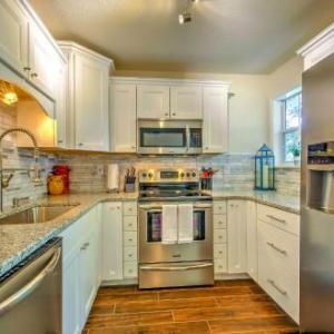 Gorgeous Condo with Resort Pool Near Branson Strip!