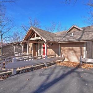 Osage Beach Hideaway   1 mi to margaritaville Fun