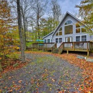 Pocono Lake Home in Resort Community with Hot tub