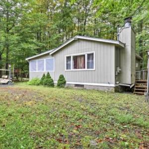 Home with Sunroom and Access to Arrowhead LK Amenities Pocono Lake Pennsylvania