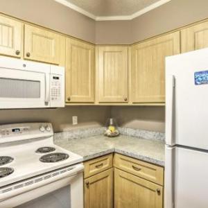 Spectacular Condo with Resort Pool by Singleton Swash
