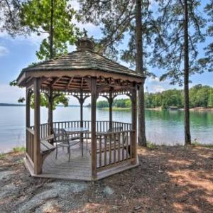 Condo on Lake Keowee with Resort Amenities Pool South Carolina