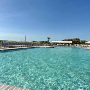 Resort Condo 4 Min Walk to Folly Field Beach