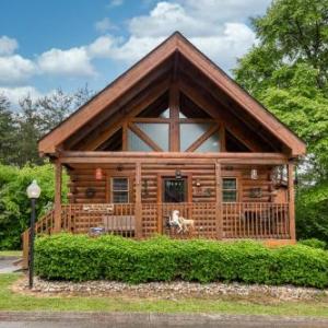Wild West: Pin Oak Resort Cabin in the Heart of Pigeon Forge Hot Tub and Resort Pool! Pigeon Forge