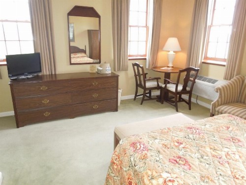 Bridges Guest Quarters - image 23