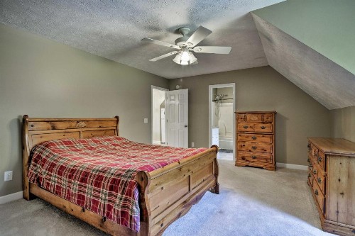 Farmhouse Apt w/ Pasture & Horseback Trails! - image 11