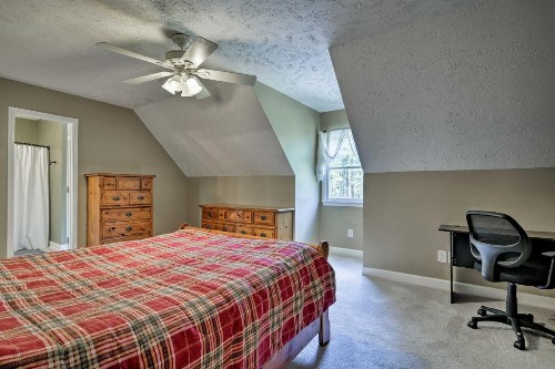 Farmhouse Apt w/ Pasture & Horseback Trails! - image 14