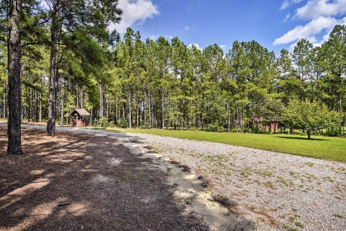 Farmhouse Apt w/ Pasture & Horseback Trails! - image 15