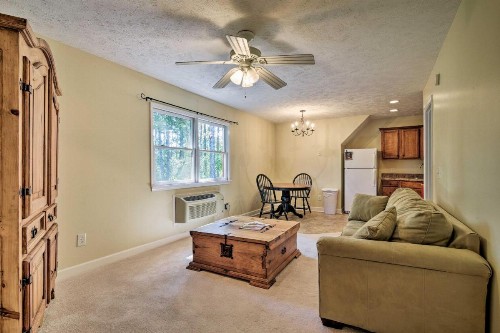 Farmhouse Apt w/ Pasture & Horseback Trails! - image 8