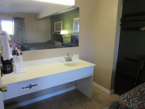 Americas Best Value Inn - Abilene - image 2