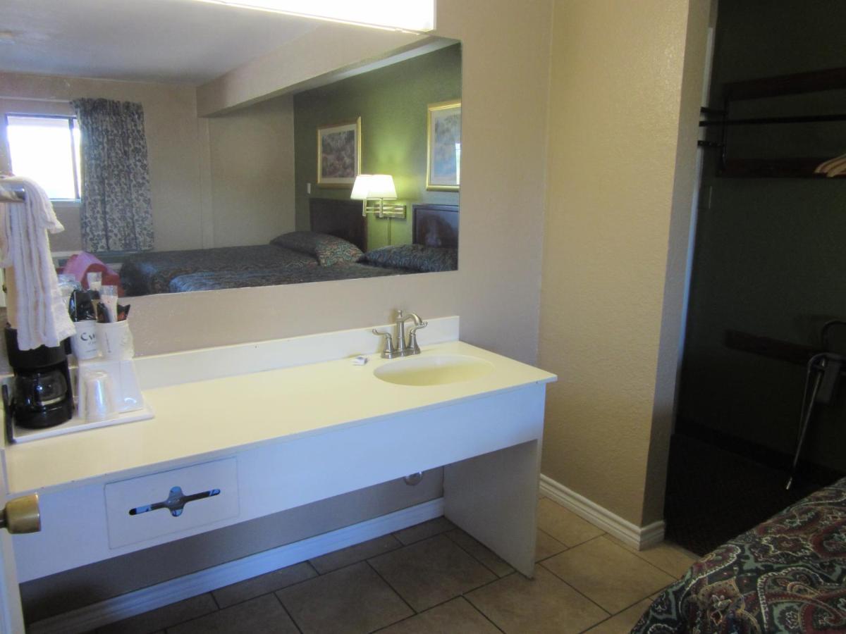 Americas Best Value Inn - Abilene - image 2