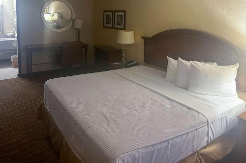 Kiva Hotel Abilene - image 4