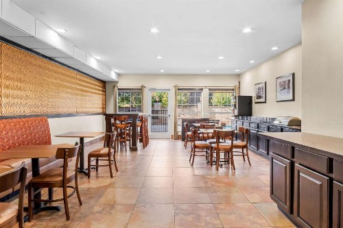 MainStay Suites - image 13