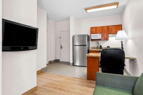 MainStay Suites - image 14