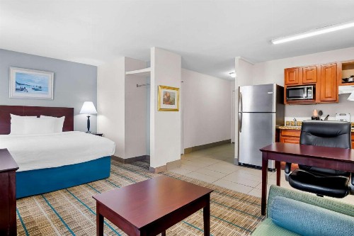 MainStay Suites - image 18