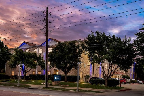 MainStay Suites - image 2