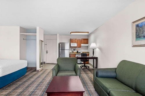 MainStay Suites - image 20