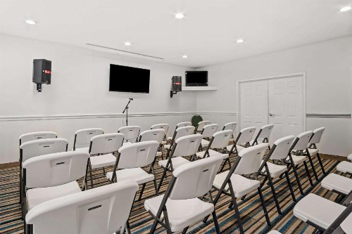 MainStay Suites - image 23