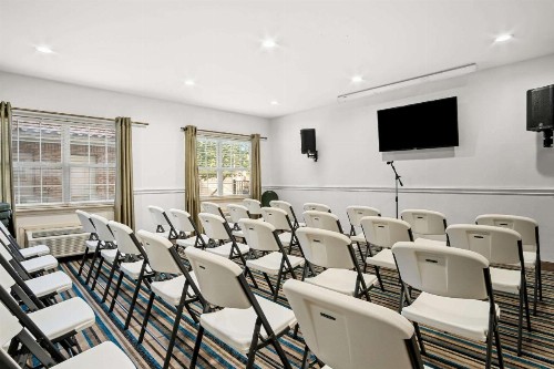 MainStay Suites - image 25