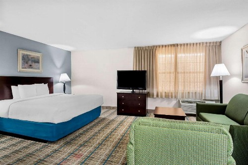 MainStay Suites - image 29