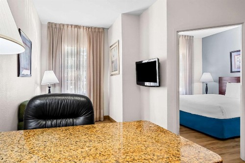 MainStay Suites - image 34
