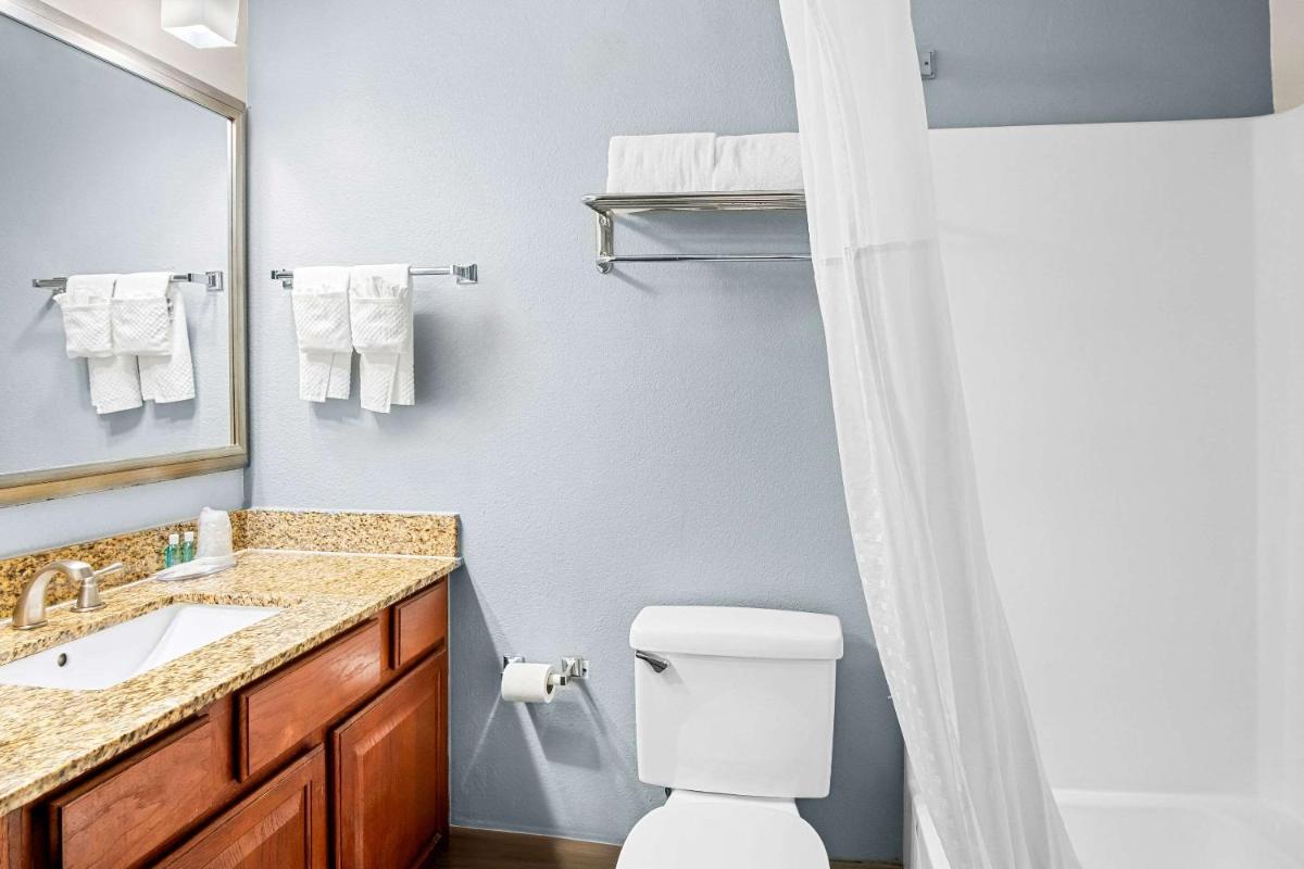 MainStay Suites - image 4