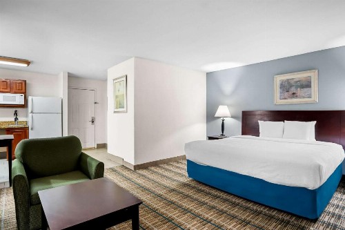 MainStay Suites - image 5