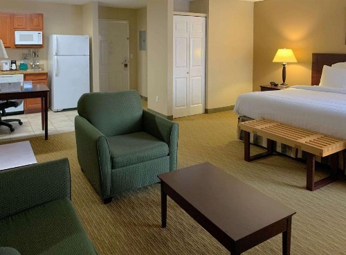 MainStay Suites - image 7