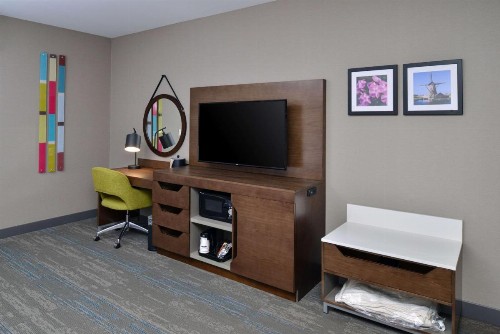 Hampton Inn & Suites Adrian MI - image 37