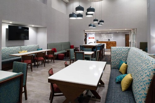 Hampton Inn & Suites Adrian MI - image 9