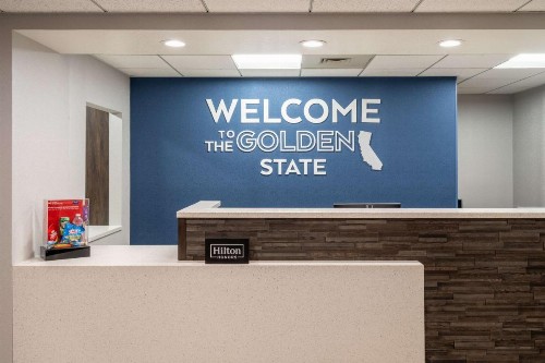Hampton Inn & Suites Agoura Hills - image 10
