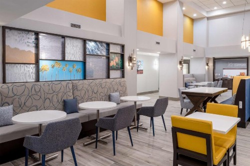 Hampton Inn & Suites Agoura Hills - image 12