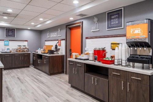 Hampton Inn & Suites Agoura Hills - image 16